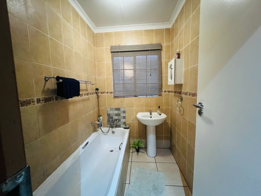3 Bedroom Property for Sale in Tlhabane West North West